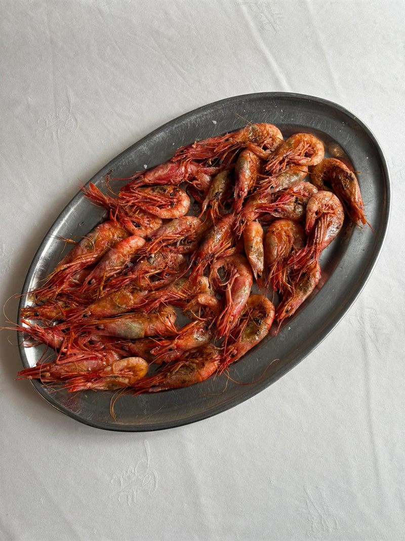 Fuente de gambas rojas de Palamós a la plancha con sal